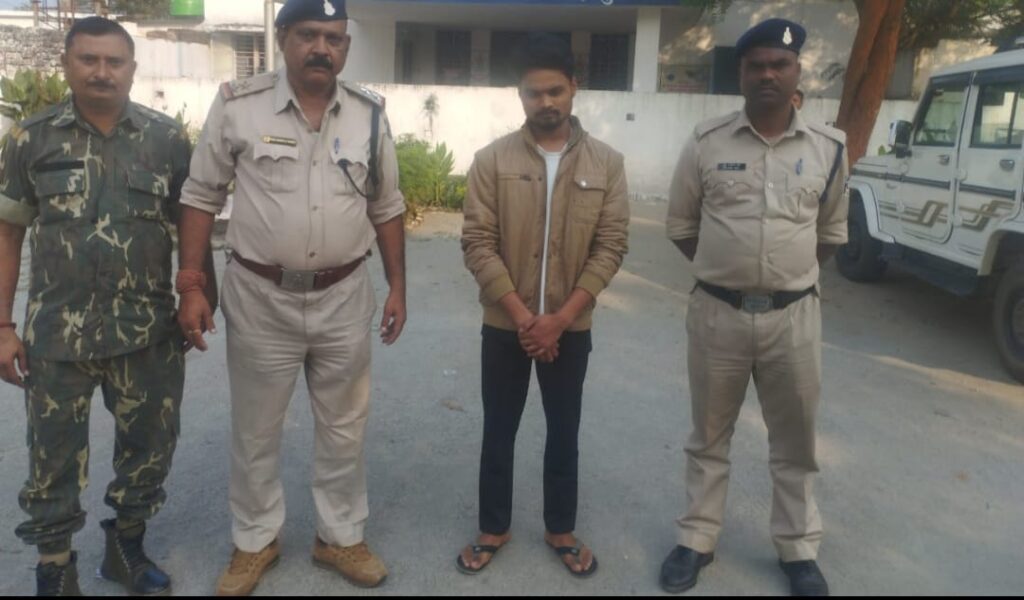 नाबालिक लड़की से जबरजस्ती दुष्कर्म करने वाला आरोपी को पुलिस ने भेजा जेल 2 IMG 20241113 WA0182