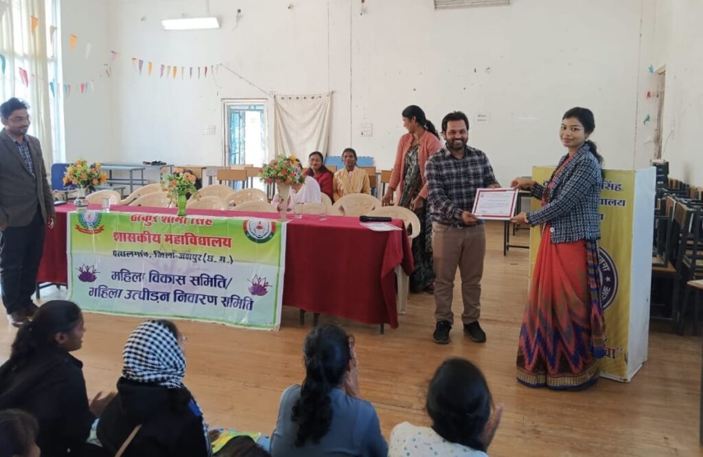 महिला उत्पीड़न निवारण समिति द्वारा महिलाओं के लिए साइबर सुरक्षा विषय पर कार्यशाला का आयोजन किया गया 1 IMG 20241207 WA0076