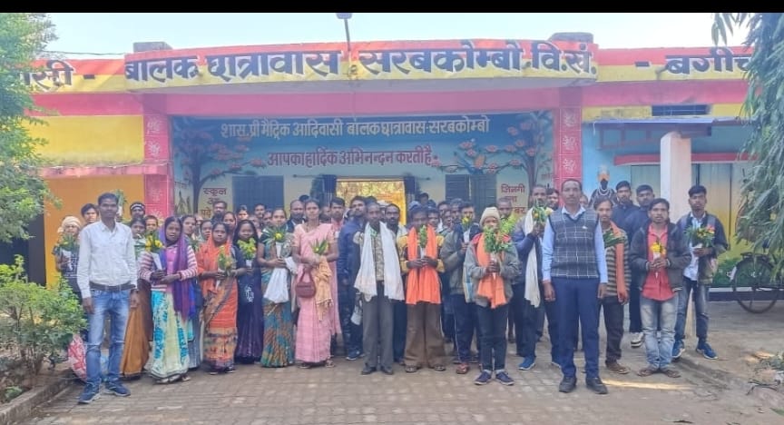 पंचायत सरबकोम्बो मे संचालित शा प्री मै छात्रावास मे अध्ययनरत बच्चों के अभिभावक से समन्व्य बनाने कलेक्टर रोहित व्यास के निर्देशानुसार रविवार को अभिभावक दिवस आयोजित किया गया। 1 IMG 20241217 WA0023