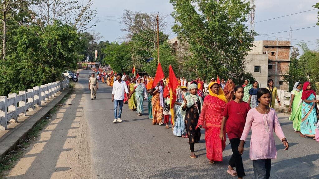 कुनकुरी में हिंदू समाज आक्रोश रैली में उमड़े हिंदू धर्मवलम्बी 2 1000359270