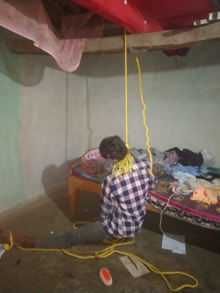 बड़ी खबर = रोजगार के लिए करोड़ों योजनाएं खर्चे के बाद बेरोजगारी से जूझ रहे इस गांव में फांसी के बढ़ते मामले 1 IMG 20250628 113830