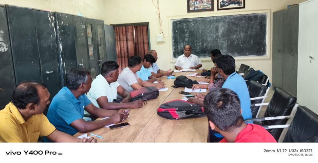 स्वामी आत्मानंद विद्यालय पत्थलगांव में विकासखण्ड शिक्षा अधिकारी की बैठक सम्पन्न 1 IMG 20250921 WA0010
