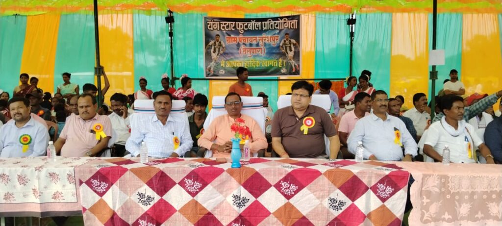 निरंतर 20वर्ष से पहचान बनाए संस्कृति से जोड़े रखने खेल फुटबॉल को बढ़ावा दे रहा यह गांव.. "सुरेशपुर " 2 IMG 20251008 WA0014